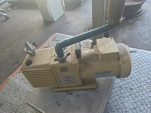 Stokes  Rotary Vane  Vacuum Pump Windsor series  Model  074 - Bild 1 von 3