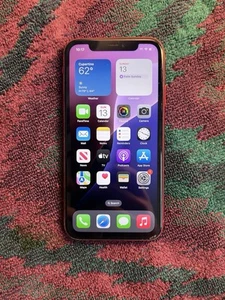 iPhone 11 Red (UNLOCKED) 64GB CRACKED BACK READ - Picture 1 of 12