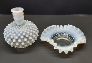 Fenton Hobnail Vaso Bocciolo Vetro Opalescente Bottiglia Barattolo con Piatto Portagioie - Foto 1 di 10
