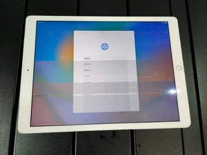 Apple iPad Pro (12.9-inch) A1652 128 GB, Wi-Fi + 4G, 12.9 in - Silver- 1st Gen - Picture 1 of 9