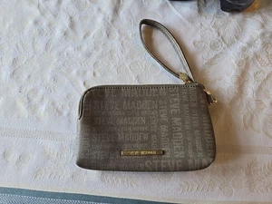 Steve Madden Btrell Wristlet Solid Biege/Green NWOT - Picture 1 of 8