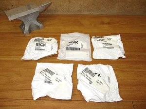 Sick 1002314 (LOT OF 5) *NEW* Reflector 30x50 KLJ - Picture 1 of 4