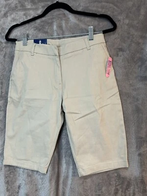 Pantalones cortos marrones caqui 16 aprobados por Izod School Wear. Bermudas ajustadas estiradas Foto 1 de 4