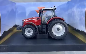 Massey Ferguson 8680 Tractor 1/32 Universal Hobbies - Picture 1 of 5