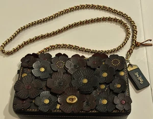 COACH 1941 38197 Dinky Bag in Black Glovetanned Leather w/ Tea Rose Applique - Picture 1 of 8