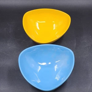 2 Buffalo China Triangle Bowls 9.25” Oneida Yellow Lemon Drop & Blue Hawaiian - Picture 1 of 12