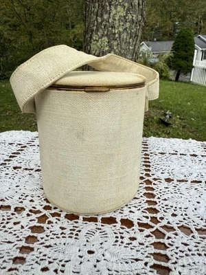 Cartera vintage de lino blanco con cierre dorado y espejo y forro interior azul Foto 1 de 4