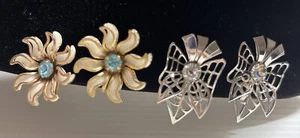 Vintage brandneu Clip Ohrringe Set/2 emailliert Gänseblümchen blau RS goldfarben, silberfarbene Blume RS - Bild 1 von 18