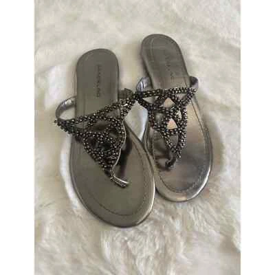 Сандалии-шлепанцы Bandolino с драгоценными камнями серебристые серые размер 6 - Изображение 1 из 4
