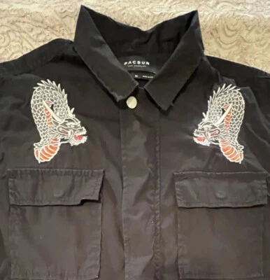 Camisa Pacsun Boxy Fit Para Hombres Mediana Negra Manga Larga Abotonada Anti-Tú Dragones Foto 1 de 4