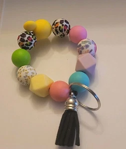 Handcrafted Multicolored Geo Tassel Mouse Silicone Beaded Wristlet Keychain  - Bild 1 von 3