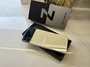 Samsung Galaxy Z Flip 3 5G - Picture 1 of 12