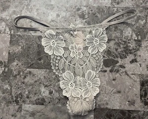 NWT VICTORIA'S SECRET S GRAY FLORAL LACE V CHARM VINTAGE RARE V STRING PANTIES - Picture 1 of 4