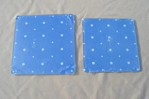 Temp-tations Set of 2 Polka Dot Tempered-Glass Trivets - Blue - Bild 1 von 5