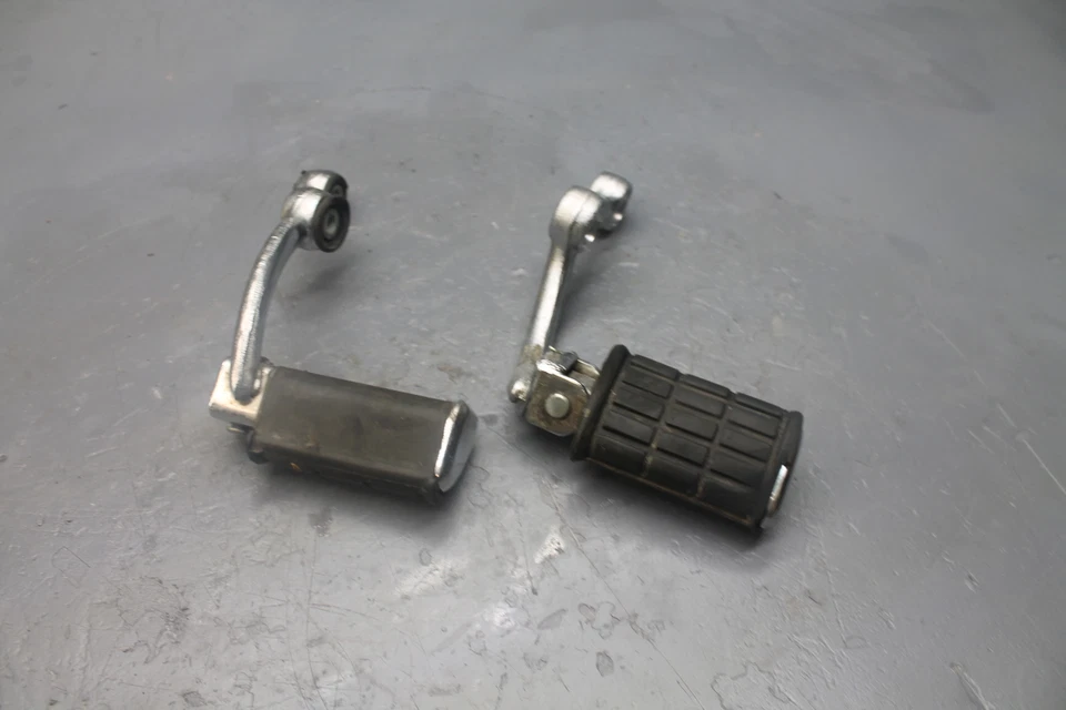 Yamaha Virago 920 1983 reposapiés delanteros juego de clavijas peldaños par Foto 1 de 4