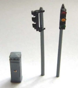 Single Traffic Light Control Box F28p PAINTED OO Scale Model 1/76 Scenery Metal - Picture 1 of 3