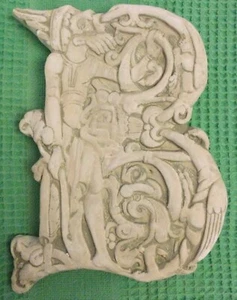 Gothic Style letter B Plaque in plaster/resin - Picture 1 of 7