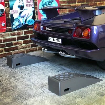 2 x Rampas de Juguete Plata Miniatura Soportes para Modelo de Coche Diorama Escala 1:18 Foto 1 de 4