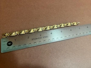 BN Vintage Trifari Crown Gold Tone Ribbon Daisy Bracelet - Picture 1 of 4
