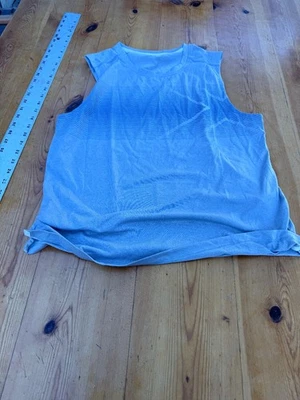 2XU Mens Size M Compression Sleeveless Top GREY Sport Shirt Gym Muscle Logo A1 - Image 1 of 4