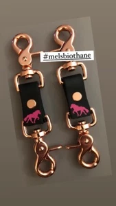 1Paar Steigbügelaufhänger, Steigbügelhalter mit 2 Karabinern u Töltern Rosegold - Bild 1 von 2