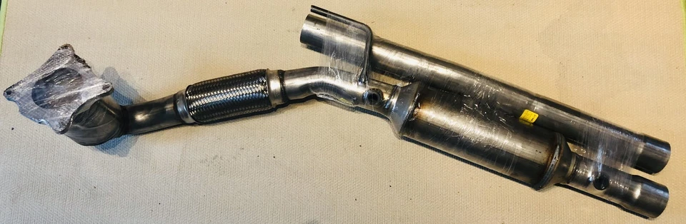 Audi A3 Golf GTI Jetta EOS Beetle 2.0T CBFA Engine Catalytic Converter - Image 1 of 1