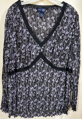 Suéter Venezia 22/24 Manga Larga Crochet Ribete Escoba Pliegues Usado en Excelente Condición Cuello en V Foto 1 de 4