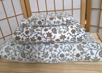 Juego de sábanas de franela Threshold King mezcla de algodón floral ajustado/plano/2 estuche limpio Foto 1 de 4