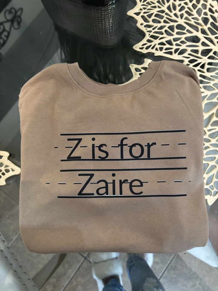 Camisa con nombre de alfabeto personalizada para niños Foto 1 de 2