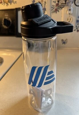 Garrafa magnética de viagem Aldi Grocery Camelbak tampa de armazenamento rápido sem BPA - Imagem 1 de 4