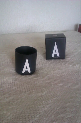 Design Letters A Porcelain Cup Schwarz NEU Arne Jacobsen - Bild 1 von 4