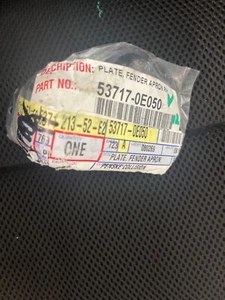 New Genuine Toyota Fender Plate 53717-0E050 - Picture 1 of 3