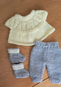 Hand Knitted Dolls Clothes for a 14-16 Inch Doll - Picture 1 of 1