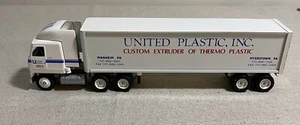 Winross United Plastic, Inc. 18 Wheel Tractor Trailer Manheim, Myerstown PA - Picture 1 of 7