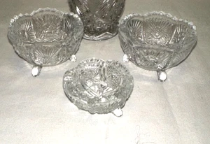 (3er Gruppe) Vintage HIGBEE DISTEL Pressglas NUSSSCHALEN mit Fuß und SALZ DIP - Bild 1 von 4