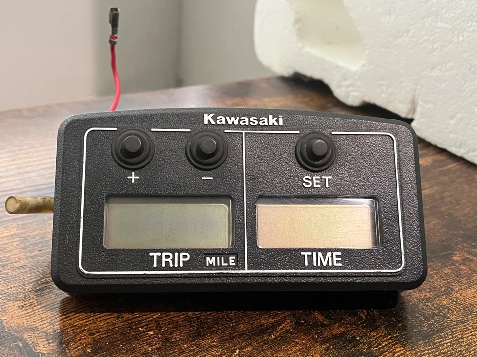 Reloj digital Kawasaki vintage OEM Koito 458-40948 probado funciona coleccionable Foto 1 de 4