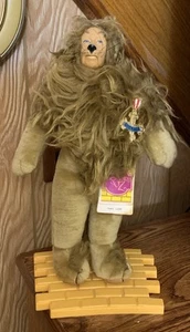Zauberer von Oz Feiger Löwe 14 Zoll Plüschkörper Puppe mit Medaille & Ständer Wender 1987 - Bild 1 von 10