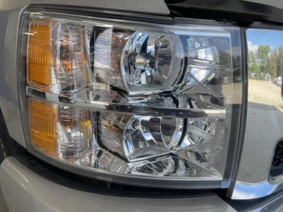Used Right Headlight Assembly fits: 2008 Chevrolet Silverado 1500 pickup Right G - Изображение 1 из 4