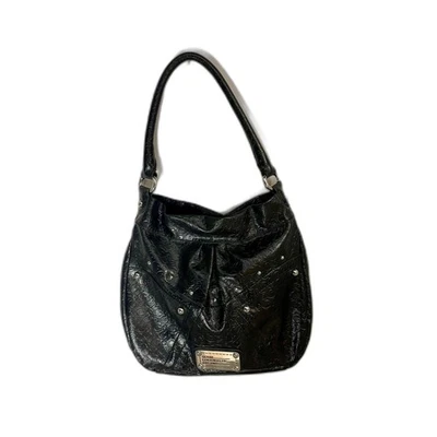 Bolso de Hombro Hobo Guess Negro Logo G Repujado Estrás Placa Plateada Foto 1 de 4