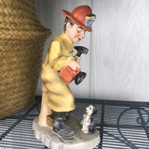 Vintage Lefton Porzellan Feuerwehrmann Figur mit Katzen First Responder - Bild 1 von 10