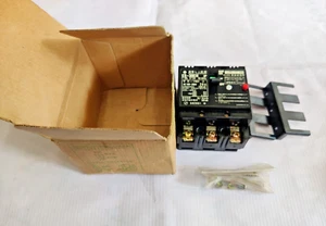 HITACHI ES-30CN EARTH-LEAKAGE BREAKER 3P 20A 100MA AC100-200V - Picture 1 of 10