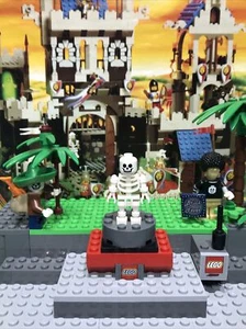Lego Castle Mini Figure Collection Series Castle Skeleton Gen001 / 1995 - Picture 1 of 7