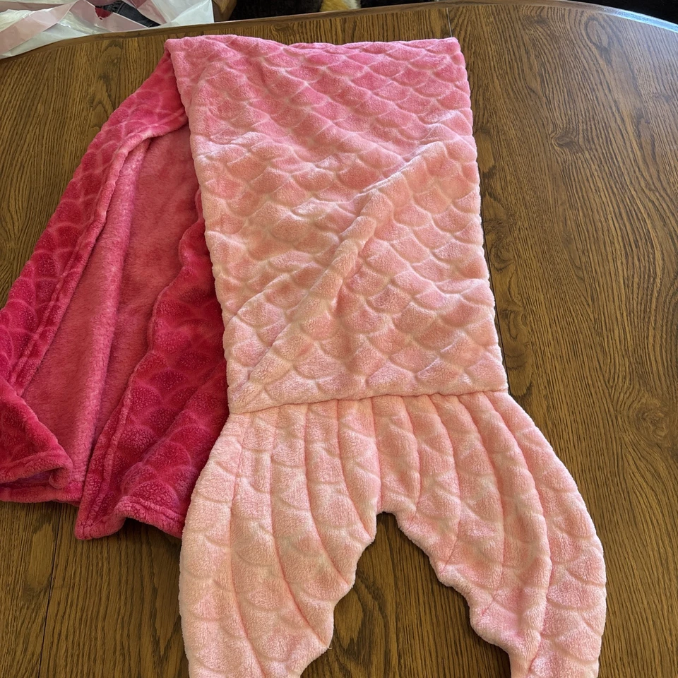 PILLOWFORT - Pink Ombre Mermaid Tail Blanket,Clean and Soft, Excellent Condition - Image 1 of 3