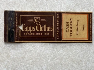 AE298 Streichholzschachtelhülle Cash Toggery Guttenberg IA Iowa Capps Kleidung - Bild 1 von 2