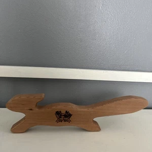 HAND CRAFTED BARN BY THE BAY WOODEN SQUIRREL PATTERN OVEN RACK PUSH/PULL STICK - Bild 1 von 3