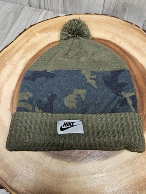 Nike Camuflaje Invierno Gorro Skully Sombrero Gorra Adulto Talla OSFM Pom Pom De Colección Foto 1 de 4