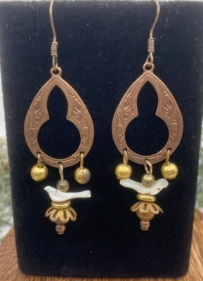 Lindos pendientes colgantes artesanales de cobre con lámpara de pájaro Foto 1 de 4