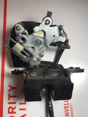 Actuador de cierre de cerradura de puerta levadiza trasera SCION XA 2004-06 101528-3000 OEM Foto 1 de 4