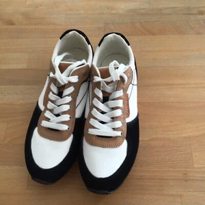 Calvin Klein * Vilda * Sportschuhe * Freizeitschuhe Gr. EU 39 * US 8 * Top - Bild 1 von 8