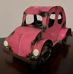 Coche decorativo vintage de metal rosa hecho a mano rústico coleccionable - Imagen 1 de 4